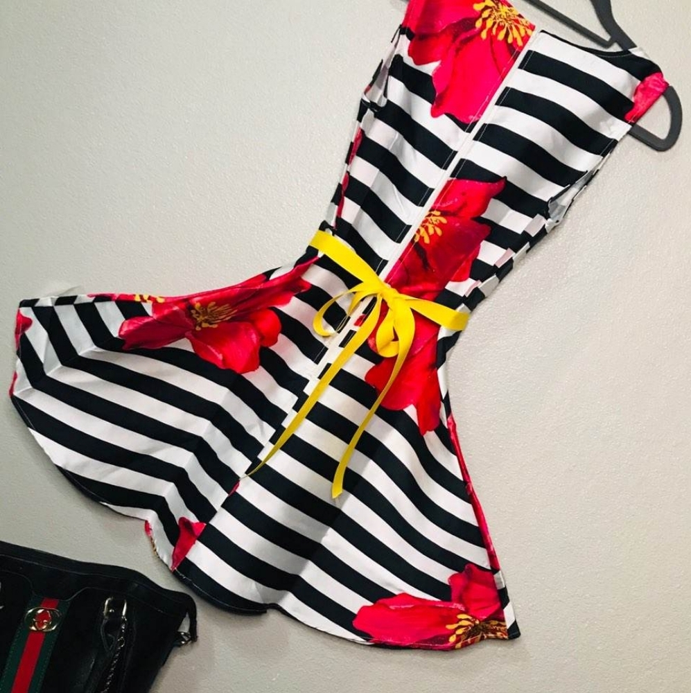 Dresses - Picture 3 of 4